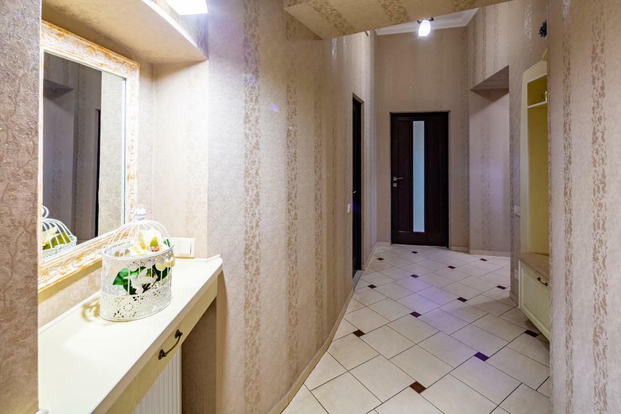 Alfa Apartments Kniazia Romana 11 Lviv Luaran gambar